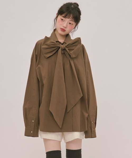 loin nuit(ロワンニュイ)の「nuance button ribbon shirt / ニュアンスボタンリボンシャツ(シャツ/ブラウス・レディース・アイボリー/ブラウン/ライトブルー/ブラック・FREE)」の3枚目の写真