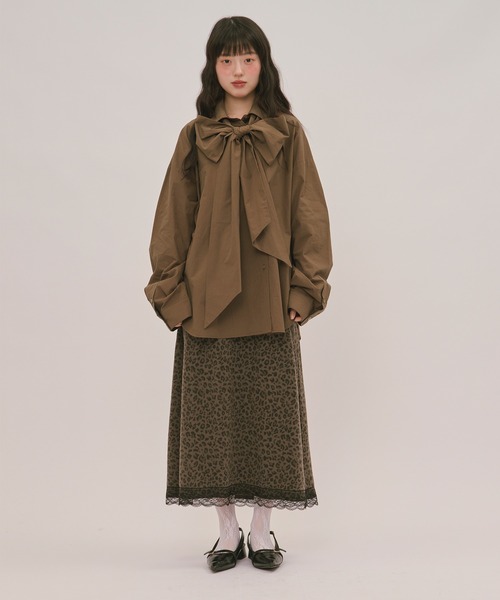 loin nuit(ロワンニュイ)の「nuance button ribbon shirt / ニュアンスボタンリボンシャツ(シャツ/ブラウス・レディース・アイボリー/ブラウン/ライトブルー/ブラック・FREE)」の9枚目の写真