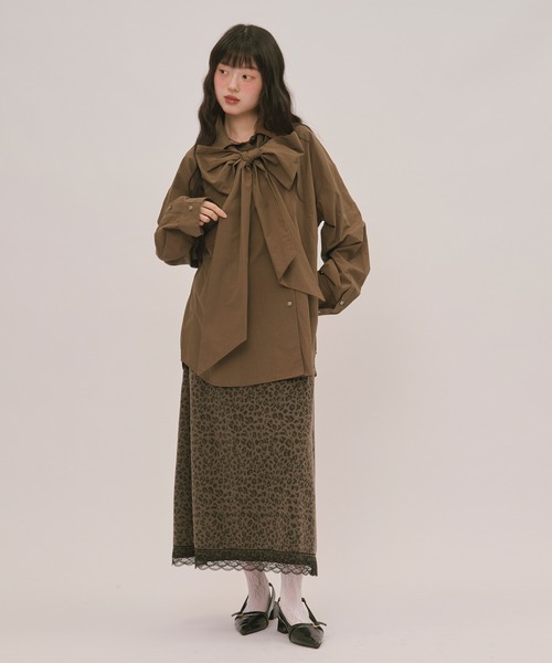 loin nuit(ロワンニュイ)の「nuance button ribbon shirt / ニュアンスボタンリボンシャツ(シャツ/ブラウス・レディース・アイボリー/ブラウン/ライトブルー/ブラック・FREE)」の10枚目の写真