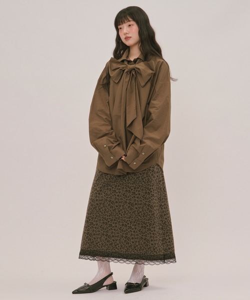 loin nuit(ロワンニュイ)の「nuance button ribbon shirt / ニュアンスボタンリボンシャツ(シャツ/ブラウス・レディース・アイボリー/ブラウン/ライトブルー/ブラック・FREE)」の11枚目の写真