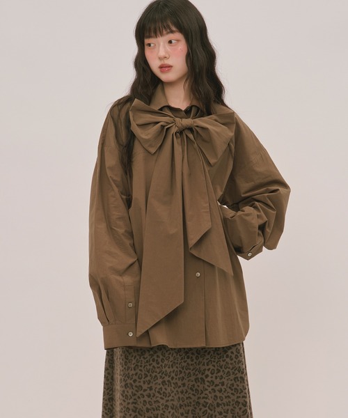 loin nuit(ロワンニュイ)の「nuance button ribbon shirt / ニュアンスボタンリボンシャツ(シャツ/ブラウス・レディース・アイボリー/ブラウン/ライトブルー/ブラック・FREE)」の13枚目の写真