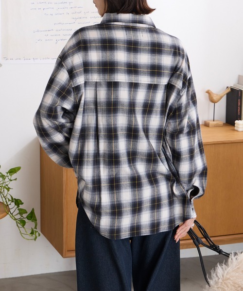 MONO-MART(モノマート)の「アソートチェック オーバーサイズ レギュラーカラー長袖シャツ<UVカット・静電気防止・マシンウォッシャブル>(シャツ/ブラウス・レディース・ベージュ系/ベージュ系2/ネイビー系/ブルー系/ブラック系/ブラウン系・FREE)」の10枚目の写真