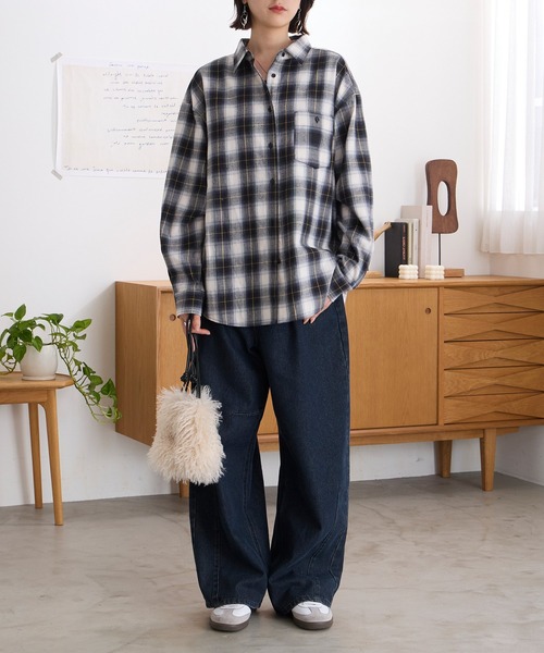 MONO-MART(モノマート)の「アソートチェック オーバーサイズ レギュラーカラー長袖シャツ<UVカット・静電気防止・マシンウォッシャブル>(シャツ/ブラウス・レディース・ベージュ系/ベージュ系2/ネイビー系/ブルー系/ブラック系/ブラウン系・FREE)」の13枚目の写真