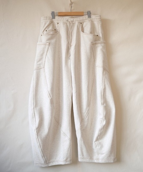 KHOKI(コッキ)の「【KHOKI/コッキ】26fw-p-13 3D cutting sweat pants(スウェットパンツ・メンズ・アイボリー/ブラック・3/2/1)」の3枚目の写真