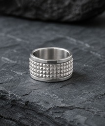 SPINNS（スピンズ）の「メタルボリュームシルバーリング/スタッズライン（リング）」