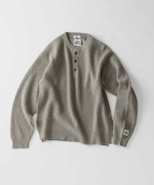 JOURNAL STANDARD relume(ジャーナルスタンダード レリューム)の「ハミルトンラムズウール 畔編み ヘンリーネック(ニット/セーター・メンズ・パープル/グレー/ブルー系その他/オレンジ/ブラック系その他・LARGE/MEDIUM/SMALL)」の11枚目の写真