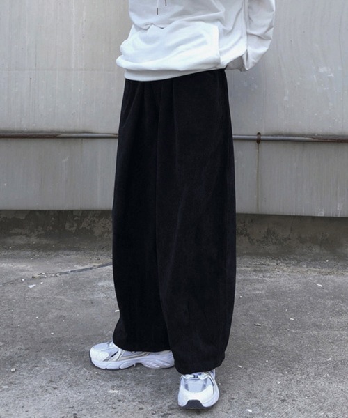 KELVIN(ケルヴァン)の「Loose Curve Wide Pants ルーズカーブワイドパンツ(その他パンツ・メンズ・ベージュ/ブラック・MEDIUM/LARGE)」の2枚目の写真