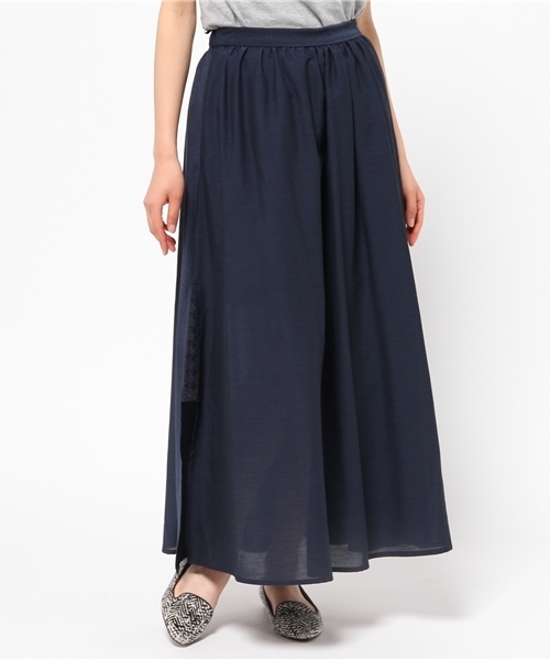 31 Sons de mode（トランテアン　ソン　ドゥ　モード）の「スリット刺繍ロングスカート（スカート・レディース・オフホワイト/ネイビー・36）」の2枚目の写真