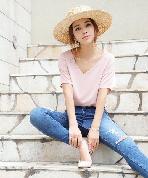 EIMY ISTOIRE(エイミーイストワール)の「ベーシックVネックTシャツ(Tシャツ/カットソー・レディース・サックスブルー/ピンク/ベージュ/ホワイト/ブラック・FREE)」の5枚目の写真