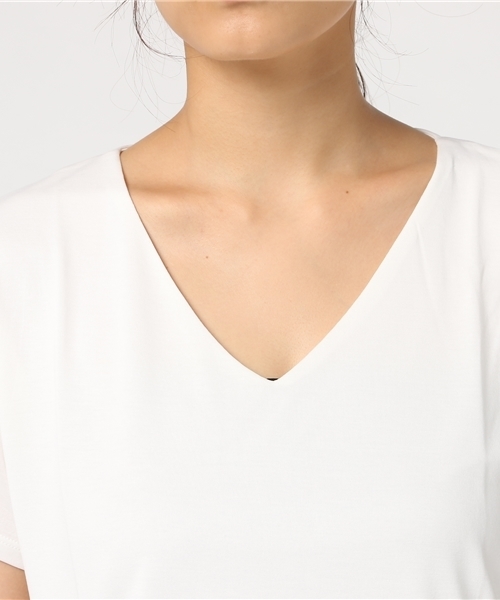 EIMY ISTOIRE(エイミーイストワール)の「ベーシックVネックTシャツ(Tシャツ/カットソー・レディース・サックスブルー/ピンク/ベージュ/ホワイト/ブラック・FREE)」の9枚目の写真