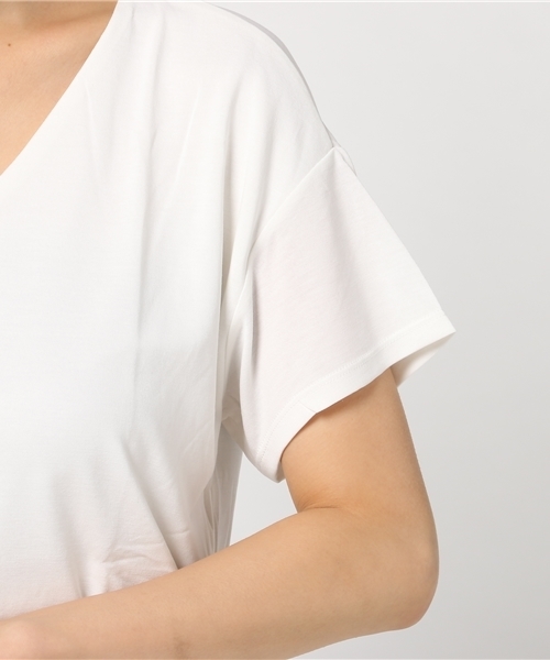 EIMY ISTOIRE(エイミーイストワール)の「ベーシックVネックTシャツ(Tシャツ/カットソー・レディース・サックスブルー/ピンク/ベージュ/ホワイト/ブラック・FREE)」の10枚目の写真