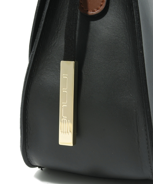 NANO universe（ナノユニバース）の「innuE/バイカラークラシカルポシェット（ショルダーバッグ・レディース・グリーン/ブラウン/ブラック・FREE）」の9枚目の写真