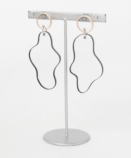 ACCOMMODE（アコモデ）の「フチカラーピアス（ピアス（両耳用）・レディース・ブラック/グレー/ベージュ/グリーン/ブルー/ネイビー/パープル/ピンク・FREE）」の11枚目の写真