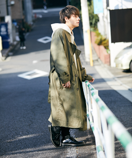 kutir（クティール）の「【ウルトラオーバーシルエット】オーバートレンチコート（トレンチコート・メンズ・ベージュ/カーキ/ブラック/ダークベージュ・SMALL/MEDIUM/LARGE）」の10枚目の写真