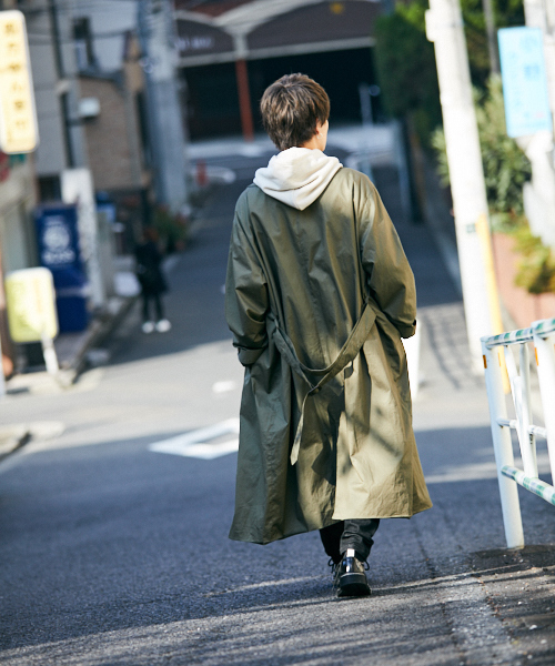 kutir（クティール）の「【ウルトラオーバーシルエット】オーバートレンチコート（トレンチコート・メンズ・ベージュ/カーキ/ブラック/ダークベージュ・SMALL/MEDIUM/LARGE）」の14枚目の写真