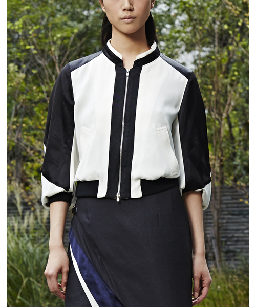 SOMARTA(ソマルタ)の「Jet Blouson(ブルゾン・レディース・ホワイト×ブラック/ブラック・1)」の1枚目の写真
