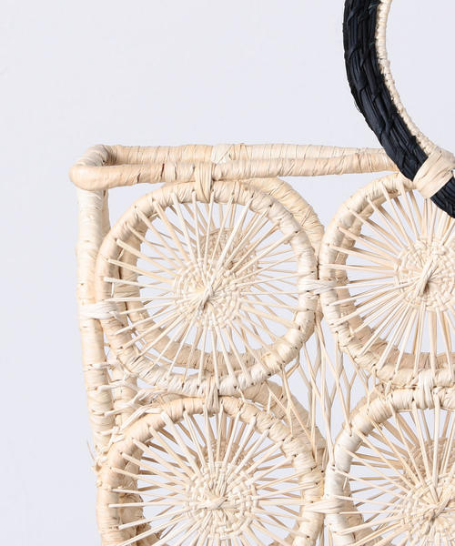 UNITED ARROWS(ユナイテッドアローズ)の「【別注】<GUADALUPE DESIGN(グアダルーペ デザイン)>SQUARE STRW バッグ ■■■◆<br>(かごバッグ・レディース・ナチュラル・FREE)」の4枚目の写真