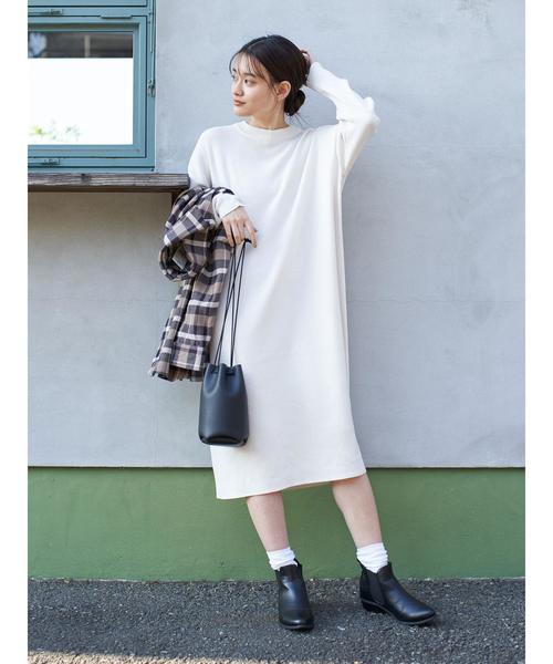 AMERICAN HOLIC(アメリカンホリック)の「ハイネック片畦ニットワンピース*(ワンピース・レディース・ベージュ/ネイビー/アイボリー・FREE)」の21枚目の写真