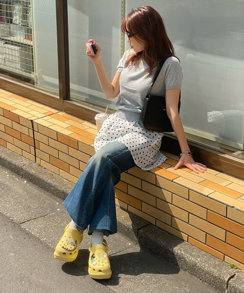 crocs（クロックス）の「クロックス crocs クロックス クラシック ベイ クロッグ ウィメンcrocs classic bae clog w/厚底 サンダル（サンダル・レディース・ホワイト/ブラック/ピンク/ミント/フューシャピンク/シャーベット/ベージュ/レモンイエロー・22cm/23cm/24cm/25cm/21cm/26cm/27cm/20cm）」の5枚目の写真