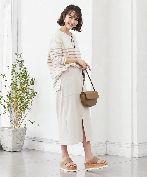 KOBE LETTUCE(コウベレタス)の「2ベルトコルクウエッジサンダル(サンダル・レディース・ホワイト/ブラック/キャメル/グレイッシュベージュ・LL/S/M/L)」の16枚目の写真