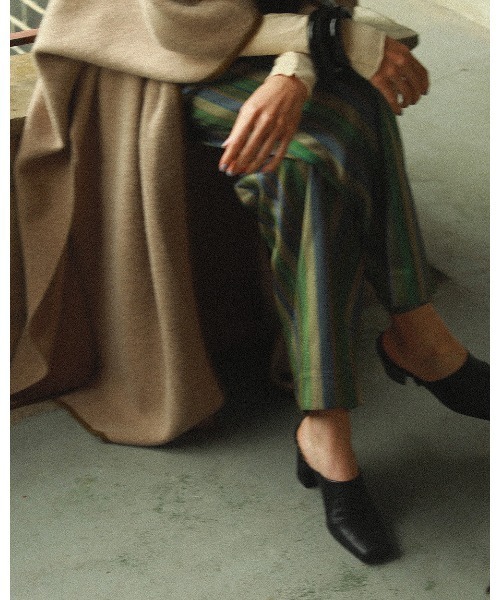 TODAYFUL（トゥデイフル）の「スクエアギャザーシューズ（サンダル・レディース・ブラック/ゴールド・36inch/38inch/37inch）」の6枚目の写真