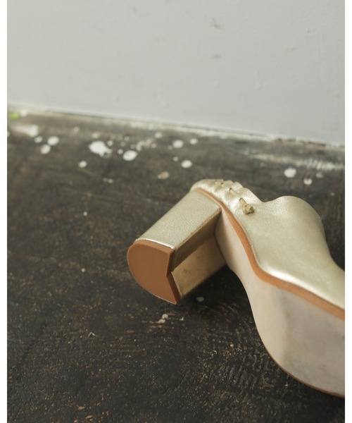 TODAYFUL（トゥデイフル）の「スクエアギャザーシューズ（サンダル・レディース・ブラック/ゴールド・36inch/38inch/37inch）」の5枚目の写真