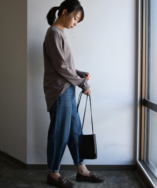 and it_（アンドイット）の「Beラインネックデイリーロングカットソー（Tシャツ/カットソー・レディース・アイボリー/ライトカーキ/ライトブラウン/ベージュ/ブラック・L/LL/M）」の19枚目の写真