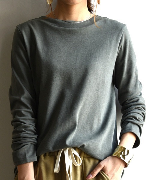 and it_（アンドイット）の「Beラインネックデイリーロングカットソー（Tシャツ/カットソー・レディース・アイボリー/ライトカーキ/ライトブラウン/ベージュ/ブラック・L/LL/M）」の11枚目の写真