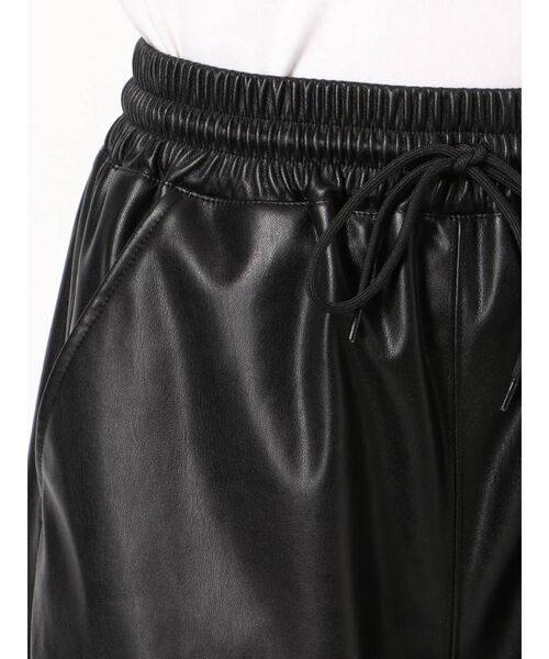 EMODA（エモダ）の「フェイクレザールーズパンツ（その他パンツ・レディース・ブラック/ブラウン・FREE）」の6枚目の写真