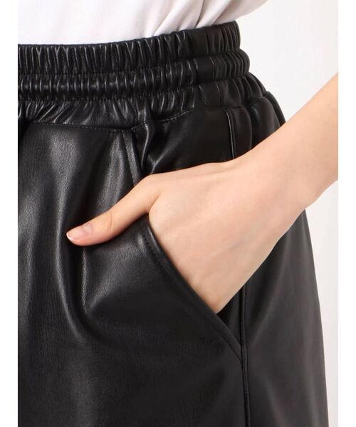 EMODA（エモダ）の「フェイクレザールーズパンツ（その他パンツ・レディース・ブラック/ブラウン・FREE）」の8枚目の写真