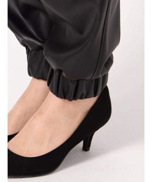 EMODA（エモダ）の「フェイクレザールーズパンツ（その他パンツ・レディース・ブラック/ブラウン・FREE）」の13枚目の写真