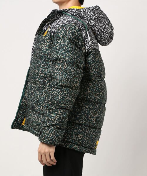 ジャケット・アウター PUMA X MR DOODLE PUMA（プーマ）の「PUMA プーマ PUMA x MR DOODLE AOP パッファー