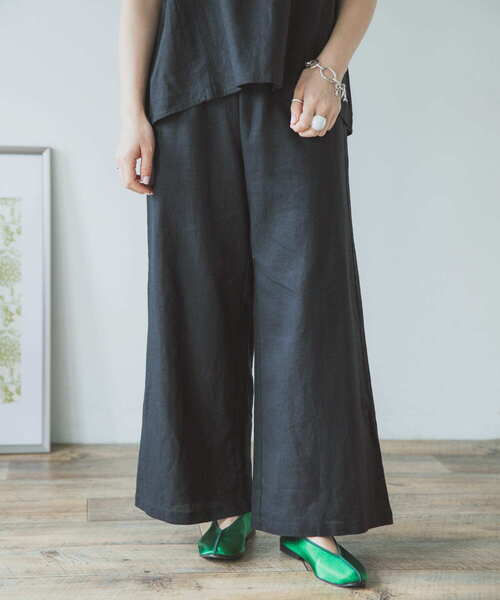 ITEMS URBANRESEARCH（アイテムズ アーバンリサーチ）の「リネンレーヨンワイドパンツ（その他パンツ・レディース・ベージュ/ブラック/ライトベージュ・FREE）」の2枚目の写真