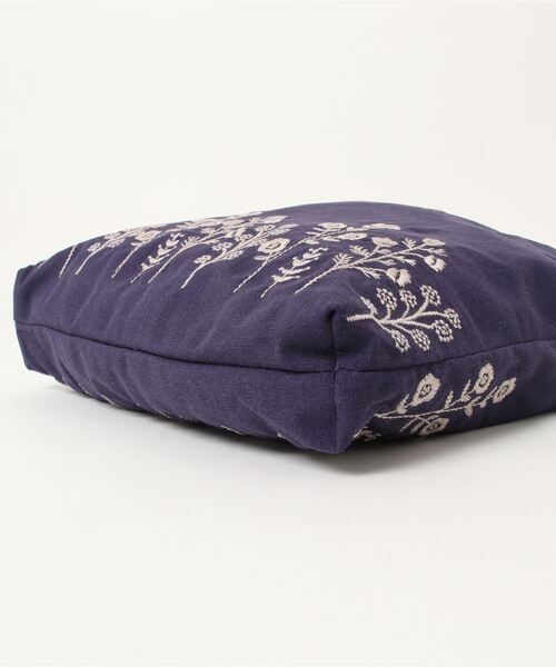 Samansa Mos2(サマンサ モスモス)の「35th花刺繍ポケッタブルトート(トートバッグ・レディース・ネイビー/ベージュ/サックスブルー・フリ-)」の6枚目の写真