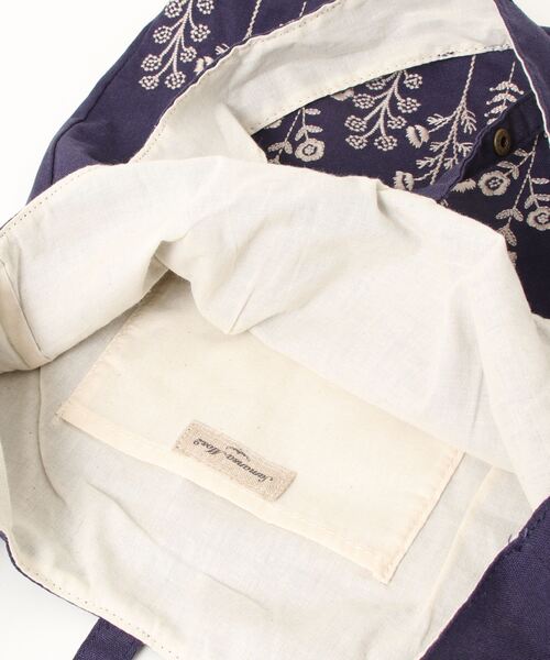 Samansa Mos2(サマンサ モスモス)の「35th花刺繍ポケッタブルトート(トートバッグ・レディース・ネイビー/ベージュ/サックスブルー・フリ-)」の4枚目の写真