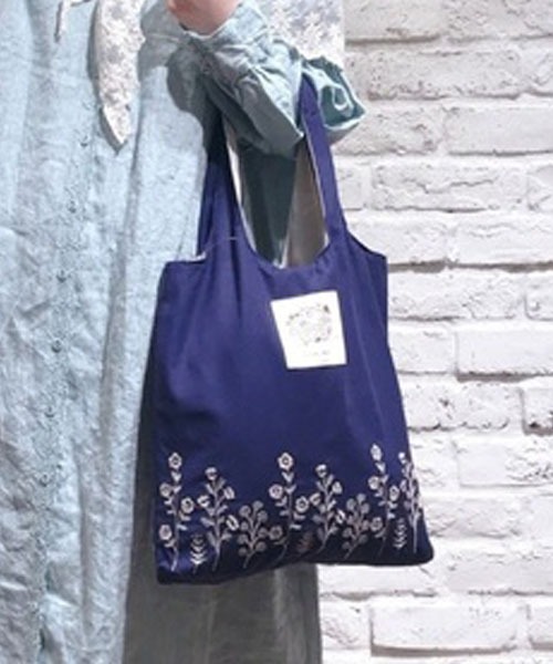 Samansa Mos2(サマンサ モスモス)の「35th花刺繍ポケッタブルトート(トートバッグ・レディース・ネイビー/ベージュ/サックスブルー・フリ-)」の3枚目の写真
