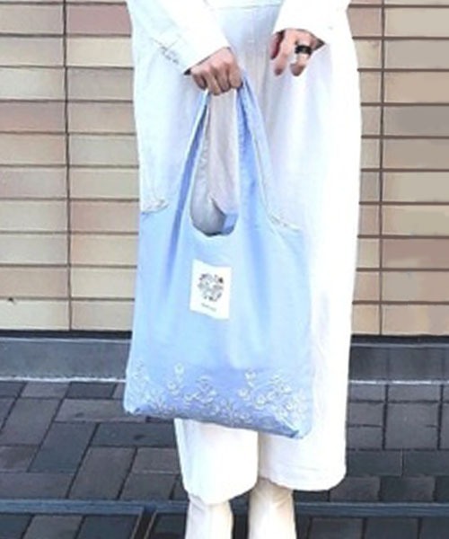 Samansa Mos2(サマンサ モスモス)の「35th花刺繍ポケッタブルトート(トートバッグ・レディース・ネイビー/ベージュ/サックスブルー・フリ-)」の1枚目の写真