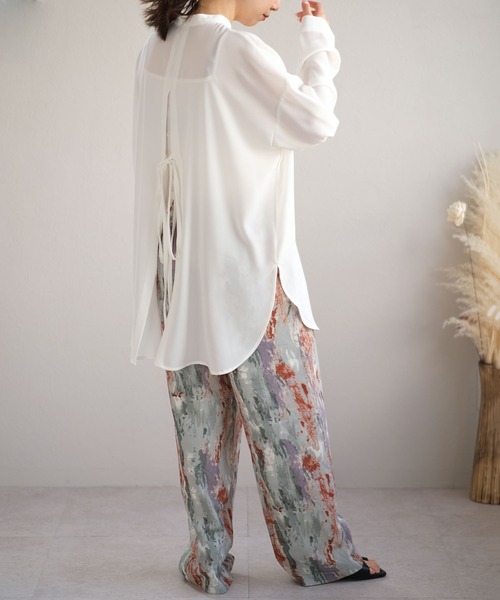 ＡＮＤＪ（アンドジェイ）の「バンドカラートロピカルバックスリットシャツ（シャツ/ブラウス・レディース・ホワイト/ブラック/ラベンダー・M）」の7枚目の写真