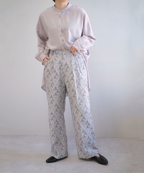 ＡＮＤＪ（アンドジェイ）の「バンドカラートロピカルバックスリットシャツ（シャツ/ブラウス・レディース・ホワイト/ブラック/ラベンダー・M）」の11枚目の写真