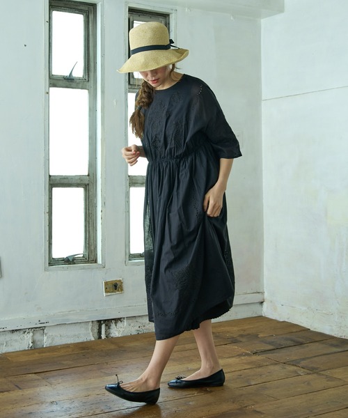 PUAL CE CIN(ピュアルセシン)の「カットワーク刺繍ワンピース(ワンピース・レディース・ホワイト/ブラック/グレイッシュベージュ・FREE)」の6枚目の写真