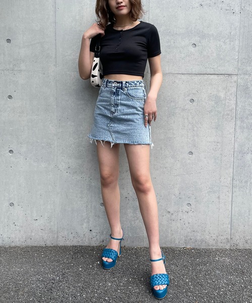 SPIRALGIRL(スパイラルガール)の「ヘンリーネックちびリブトップス(Tシャツ/カットソー・レディース・ベージュ/ブラック/ブルー/グレー・FREE)」の13枚目の写真