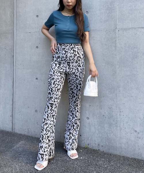 SPIRALGIRL(スパイラルガール)の「ヘンリーネックちびリブトップス(Tシャツ/カットソー・レディース・ベージュ/ブラック/ブルー/グレー・FREE)」の10枚目の写真