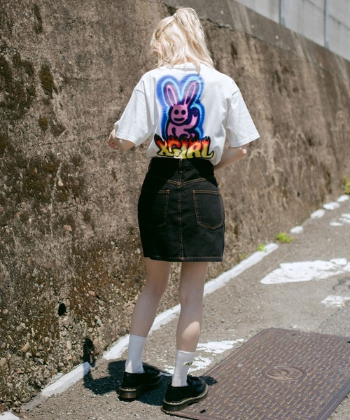 X-girl（エックスガール）の「GRAFFITI BUNNY S/S TEE（Tシャツ/カットソー・レディース・ブラック/ライトブルー/ホワイト/ベージュ・L/M/XL/S/SMALL/MEDIUM/LARGE）」の8枚目の写真