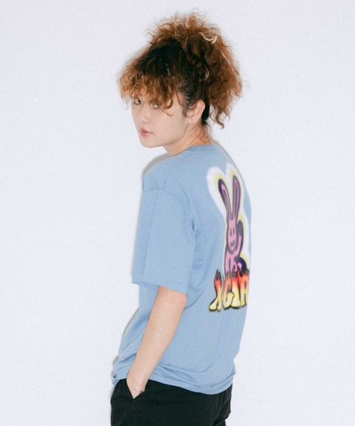 X-girl（エックスガール）の「GRAFFITI BUNNY S/S TEE（Tシャツ/カットソー・レディース・ブラック/ライトブルー/ホワイト/ベージュ・L/M/XL/S/SMALL/MEDIUM/LARGE）」の19枚目の写真