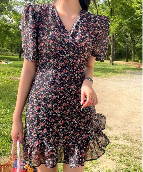 chuu（チュー）の「CHUU エイミーフラワーワンピース（ワンピース・レディース・ブラック・FREE）」の2枚目の写真