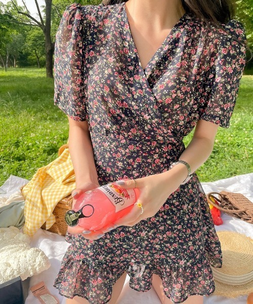 chuu（チュー）の「CHUU エイミーフラワーワンピース（ワンピース・レディース・ブラック・FREE）」の3枚目の写真