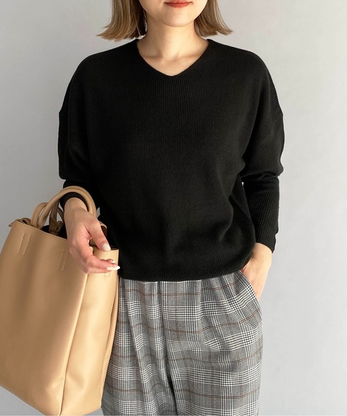 PICCIN（ピッチン）の「ダイナホット糸ホットレイV衿畔編みニット（ニット/セーター・レディース・チャコールグレー/ブラック/ブルー/アイボリー/モカ/ピンクベージュ・M）」の9枚目の写真