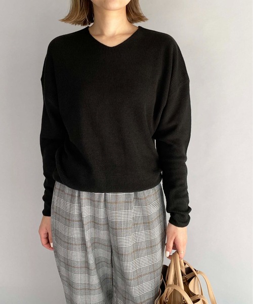 PICCIN（ピッチン）の「ダイナホット糸ホットレイV衿畔編みニット（ニット/セーター・レディース・チャコールグレー/ブラック/ブルー/アイボリー/モカ/ピンクベージュ・M）」の18枚目の写真