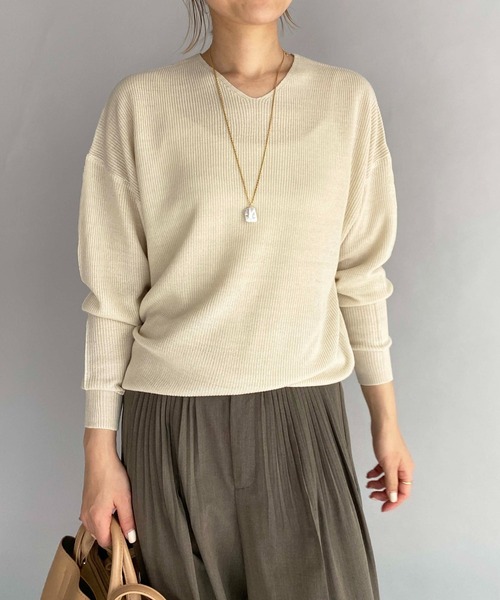 PICCIN（ピッチン）の「ダイナホット糸ホットレイV衿畔編みニット（ニット/セーター・レディース・チャコールグレー/ブラック/ブルー/アイボリー/モカ/ピンクベージュ・M）」の8枚目の写真