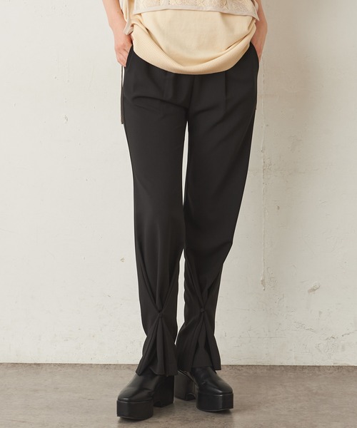 Lui's(ルイス)の「裾絞り2WAYパンツ(スラックス・レディース・グリーン/ブラック・FREE)」の1枚目の写真